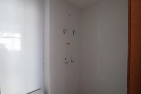 Banheiro de apartamento à venda com 2 quartos, 40m² em Fátima, Canoas