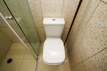 Casa de condomínio para alugar com 319m², 5 quartos e 6 vagas Casa de condomínio para alugar com 319m², 5 quartos e 6 vagasBanheiro Suíte de Serviço