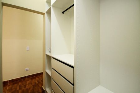 Casa de condomínio para alugar com 319m², 5 quartos e 6 vagas Casa de condomínio para alugar com 319m², 5 quartos e 6 vagasCloset Suíte