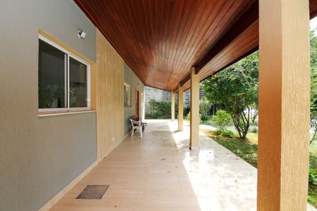 Casa de condomínio para alugar com 319m², 5 quartos e 6 vagas Casa de condomínio para alugar com 319m², 5 quartos e 6 vagasVaranda