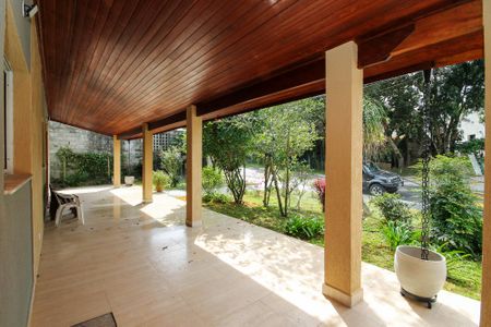 Casa de condomínio para alugar com 319m², 5 quartos e 6 vagas Casa de condomínio para alugar com 319m², 5 quartos e 6 vagasVaranda