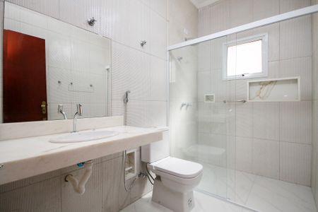 Casa de condomínio para alugar com 319m², 5 quartos e 6 vagas Casa de condomínio para alugar com 319m², 5 quartos e 6 vagasBanheiro Suíte
