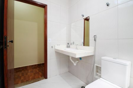 Casa de condomínio para alugar com 319m², 5 quartos e 6 vagas Casa de condomínio para alugar com 319m², 5 quartos e 6 vagasBanheiro Suíte