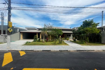 Casa de condomínio para alugar com 319m², 5 quartos e 6 vagas Casa de condomínio para alugar com 319m², 5 quartos e 6 vagasFachada Casa