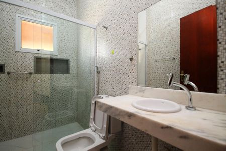 Casa de condomínio para alugar com 319m², 5 quartos e 6 vagas Casa de condomínio para alugar com 319m², 5 quartos e 6 vagasBanheiro