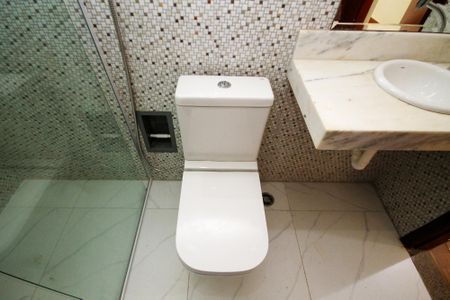 Casa de condomínio para alugar com 319m², 5 quartos e 6 vagas Casa de condomínio para alugar com 319m², 5 quartos e 6 vagasBanheiro