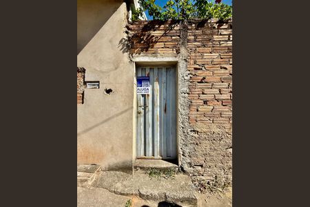 Fachada de casa para alugar com 2 quartos, 40m² em Camargos, Belo Horizonte