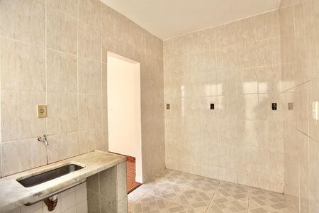 Cozinha e Área de Serviço de casa para alugar com 2 quartos, 40m² em Camargos, Belo Horizonte