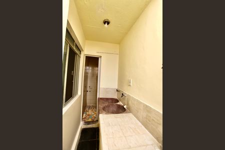 Cozinha e Área de Serviço de casa para alugar com 2 quartos, 40m² em Camargos, Belo Horizonte