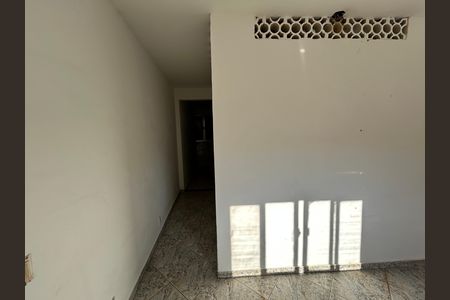 Corredor de casa para alugar com 1 quarto, 45m² em Vila Valqueire, Rio de Janeiro