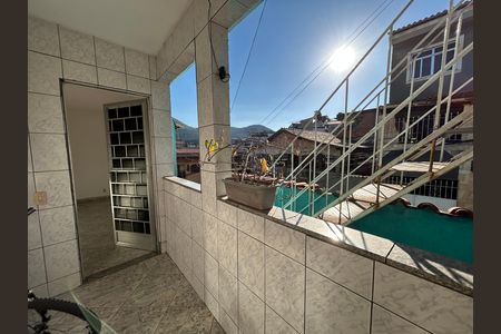 Varanda de casa para alugar com 1 quarto, 45m² em Vila Valqueire, Rio de Janeiro