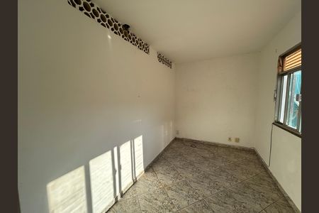 Sala de casa para alugar com 1 quarto, 45m² em Vila Valqueire, Rio de Janeiro