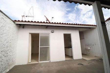 Casa de condomínio para alugar com 90m², 2 quartos e 2 vagasQuintal