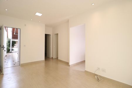Sala de casa de condomínio para alugar com 2 quartos, 90m² em Aclimação, Uberlândia