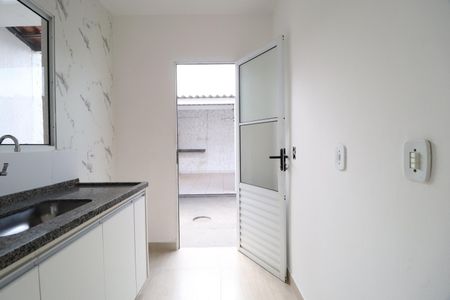 Cozinha de casa de condomínio para alugar com 2 quartos, 90m² em Aclimação, Uberlândia