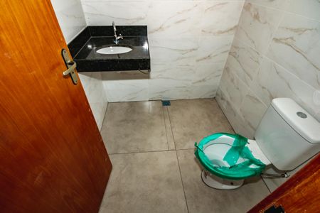 Casa à venda com 87m², 2 quartos e 2 vagasBanheiro do Quarto 2