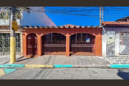 Fachada de casa à venda com 4 quartos, 200m² em Vila Bancaria Munhoz, São Paulo
