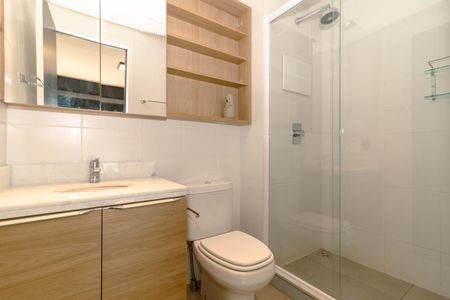 Banheiro de apartamento para alugar com 1 quarto, 48m² em Jardim do Salso, Porto Alegre