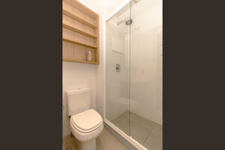 Banheiro de apartamento para alugar com 1 quarto, 48m² em Jardim do Salso, Porto Alegre