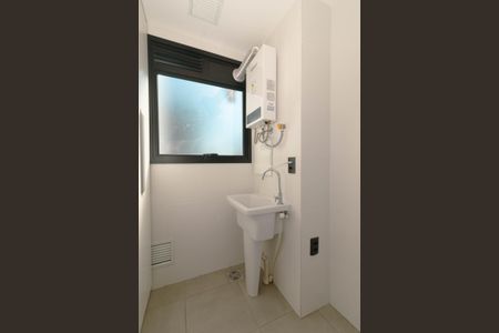 Área de serviço de apartamento para alugar com 1 quarto, 48m² em Jardim do Salso, Porto Alegre