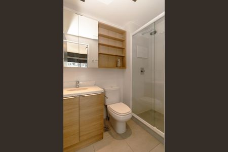 Banheiro de apartamento para alugar com 1 quarto, 48m² em Jardim do Salso, Porto Alegre