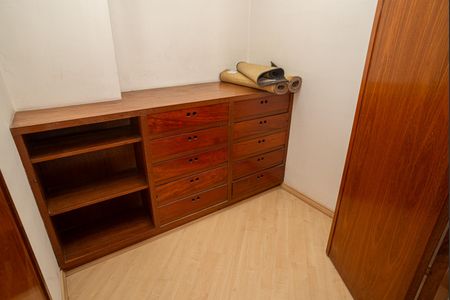 Apartamento à venda com 140m², 2 quartos e 1 vaga Apartamento à venda com 140m², 2 quartos e 1 vagaCloset da Suíte 2