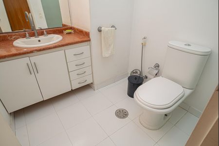Apartamento à venda com 140m², 2 quartos e 1 vaga Apartamento à venda com 140m², 2 quartos e 1 vagaBanheiro da Suíte 1
