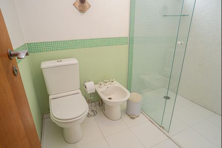Apartamento à venda com 140m², 2 quartos e 1 vaga Apartamento à venda com 140m², 2 quartos e 1 vagaBanheiro da Suíte 2