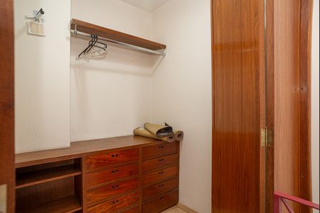 Apartamento à venda com 140m², 2 quartos e 1 vaga Apartamento à venda com 140m², 2 quartos e 1 vagaCloset da Suíte 2