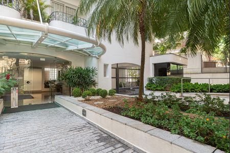Apartamento à venda com 140m², 2 quartos e 1 vaga Apartamento à venda com 140m², 2 quartos e 1 vagaÁrea comum - Entrada do Edifício