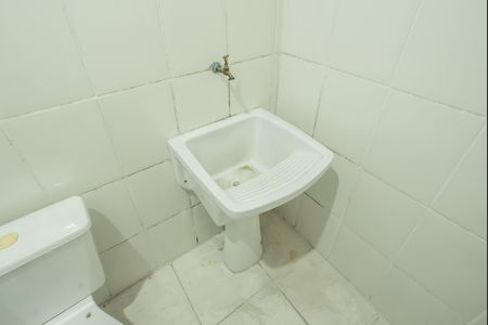 Banheiro de kitnet/studio para alugar com 1 quarto, 15m² em Vila Clementino, São Paulo