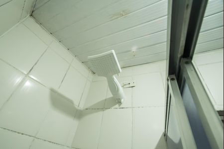 Banheiro de kitnet/studio para alugar com 1 quarto, 15m² em Vila Clementino, São Paulo