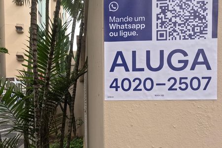 Fachada | Adesivo/Placa Quintoandar instalado  de apartamento para alugar com 2 quartos, 119m² em Vila Mathias, Santos
