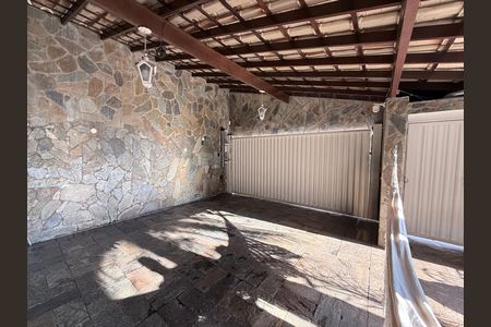 Garagem de casa à venda com 4 quartos, 300m² em Alto Caiçaras, Belo Horizonte