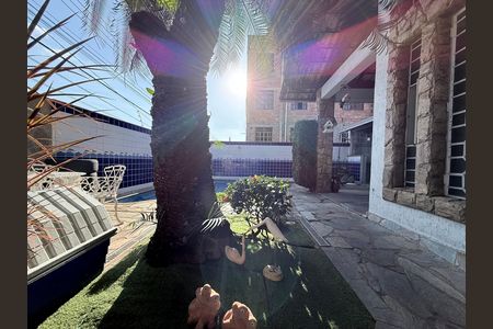 Quintal de casa à venda com 4 quartos, 300m² em Alto Caiçaras, Belo Horizonte