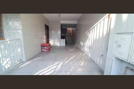 Garagem de casa para alugar com 3 quartos, 107m² em Jardim Primeiro de Maio (chacara Fazendinha), Osasco