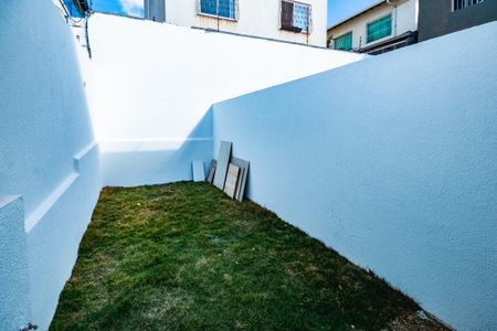 Quintal de casa à venda com 2 quartos, 87m² em Jardim Leblon, Belo Horizonte