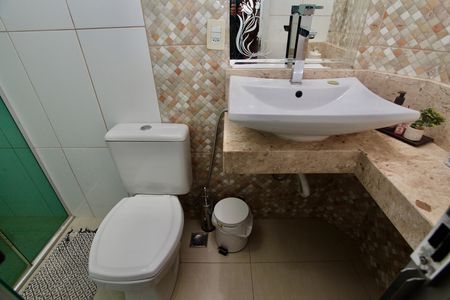 Banheiro da Suíte de casa para alugar com 3 quartos, 240m² em Sapucaias, Contagem