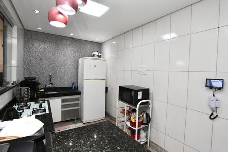 Cozinha e Área de Serviço de casa para alugar com 3 quartos, 240m² em Sapucaias, Contagem
