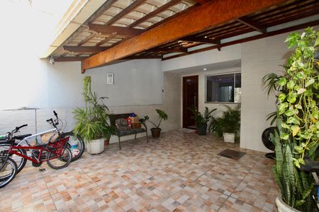 Garagem de casa para alugar com 3 quartos, 240m² em Sapucaias, Contagem
