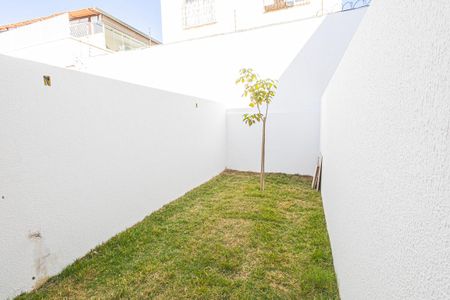 Quintal de casa à venda com 2 quartos, 87m² em Jardim Leblon, Belo Horizonte