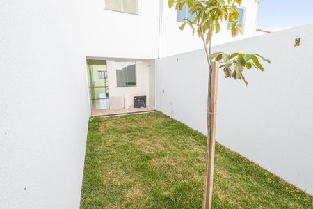 Quintal de casa à venda com 2 quartos, 87m² em Jardim Leblon, Belo Horizonte