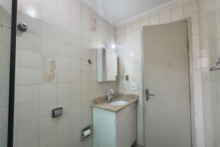 Banheiro de apartamento para alugar com 2 quartos, 78m² em Vila Tupi, Praia Grande