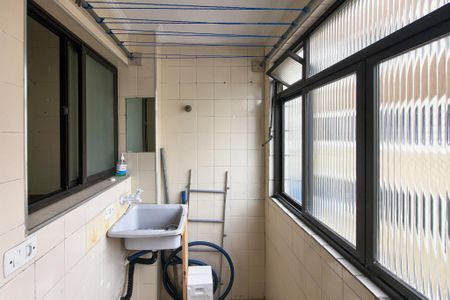 Área de Serviço de apartamento para alugar com 2 quartos, 78m² em Vila Tupi, Praia Grande