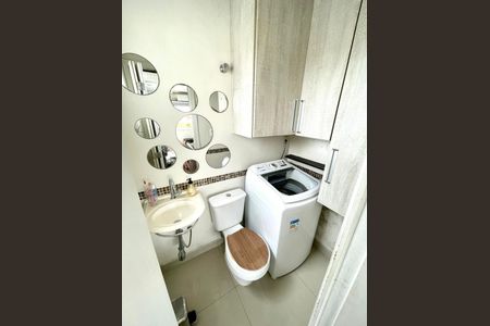 Área de serviço de apartamento à venda com 2 quartos, 70m² em Santo Antônio, Porto Alegre