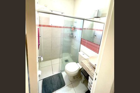 Banheiro de apartamento à venda com 2 quartos, 70m² em Santo Antônio, Porto Alegre
