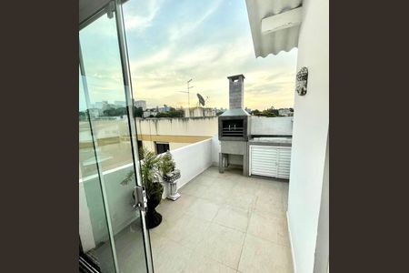 Área externa de apartamento à venda com 2 quartos, 70m² em Santo Antônio, Porto Alegre