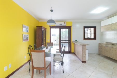 Sala de casa para alugar com 3 quartos, 250m² em Guarujá, Porto Alegre