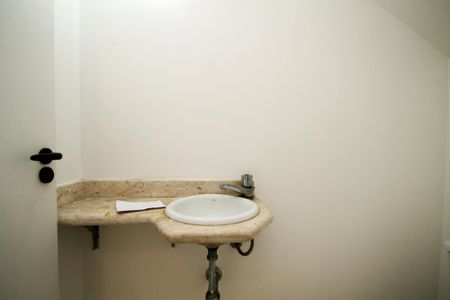 Lavabo de casa de condomínio para alugar com 3 quartos, 90m² em Jardim Belizário, Cotia