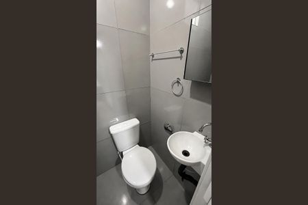 Banheiro de apartamento para alugar com 1 quarto, 35m² em Botafogo (Justinópolis), Ribeirão das Neves